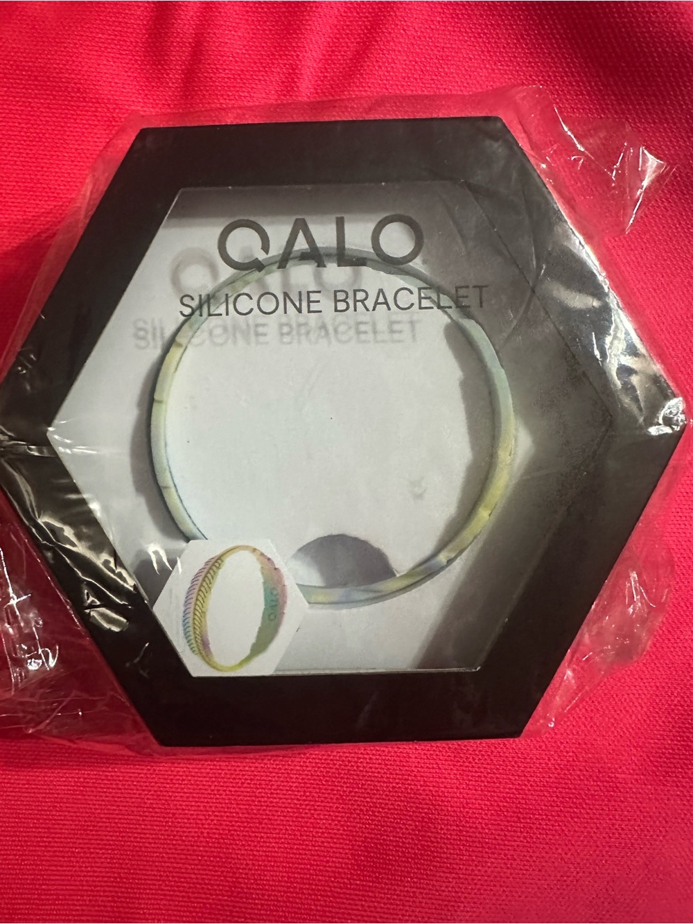 Qalo Women's Silicone Tie Dye Serene Bracelet in Rainbow Cloud - S-M